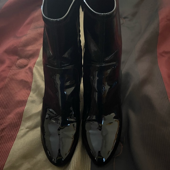 Authentic LV Patent Leather Boots with the Flower Heels. - Picture 9 of 16